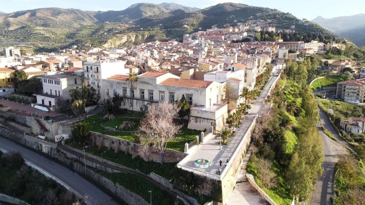The Palace B&B And Apartments Санто-Стефано-ді-Камастра Екстер'єр фото