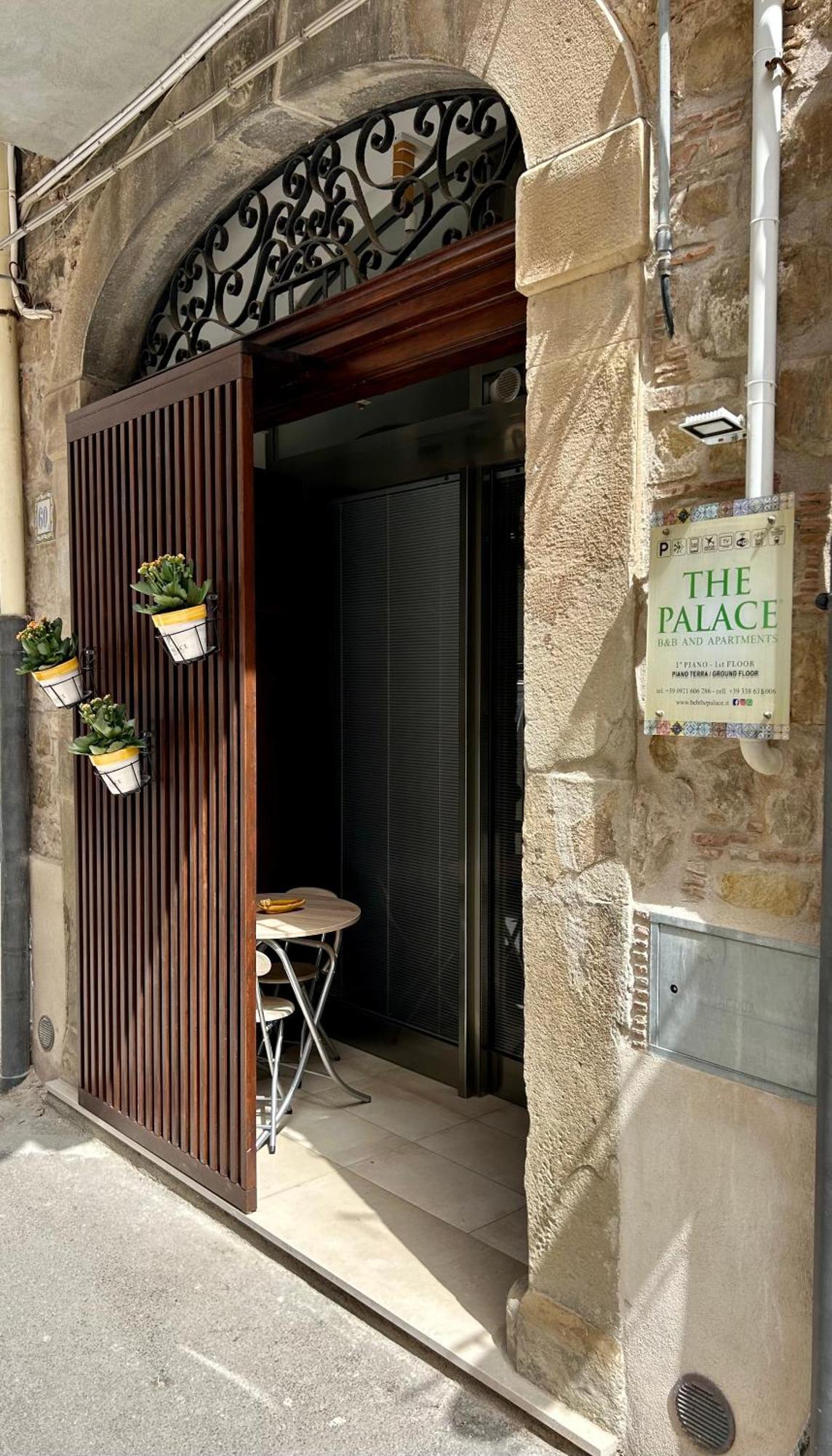 The Palace B&B And Apartments Санто-Стефано-ді-Камастра Екстер'єр фото
